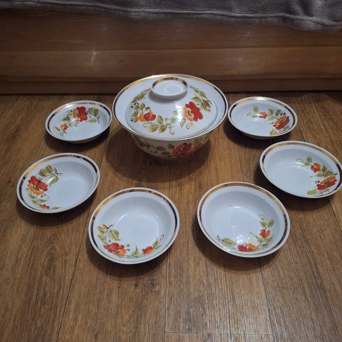 Антикварний порцеляновий набір супниця з тарілками