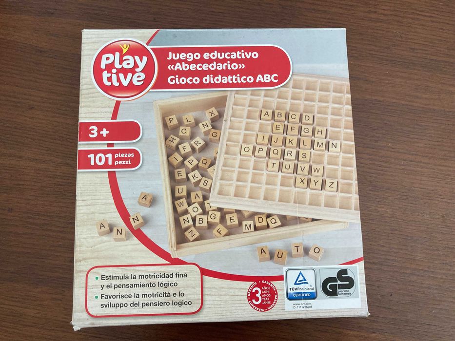 Jogos diversos em madeira para crianças