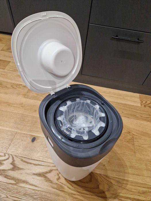 Kosz na pieluchy Tommee Tippee Twist&Click + wkład + folia 100m