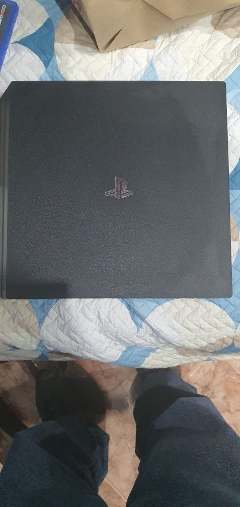 Ps4 Pro 1 Tb muito bom estado