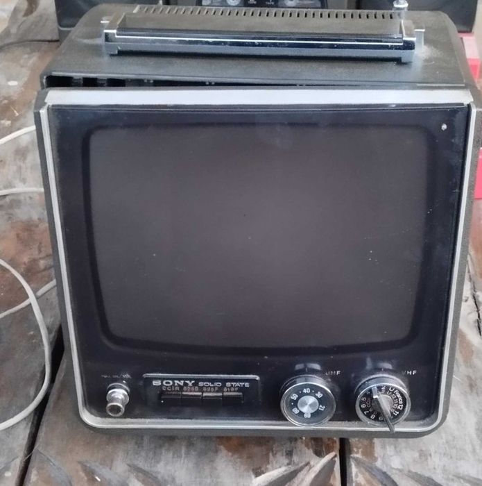 Telewizor przenośny SONY Solid State retro PRL