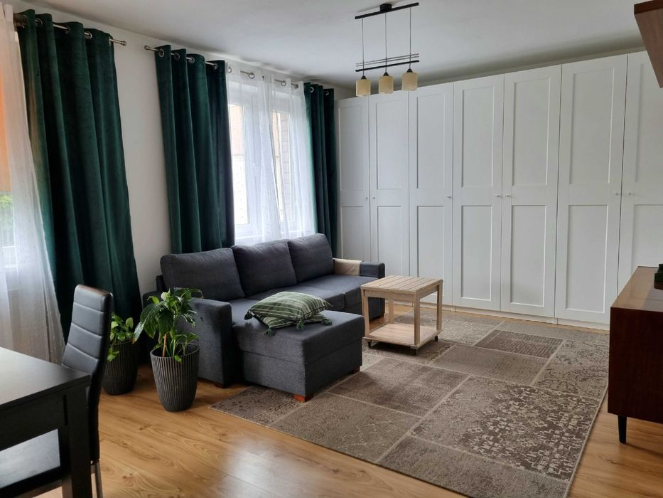 Komfortowe mieszkanie w sercu miasta – 3 pokoje, balkon, klimatyzacja