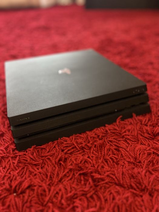 Sony Playstation 4 PRO + 2 джойстика