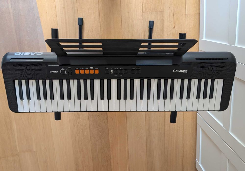 Casio Casiotone CT-S100 com stand e transformador