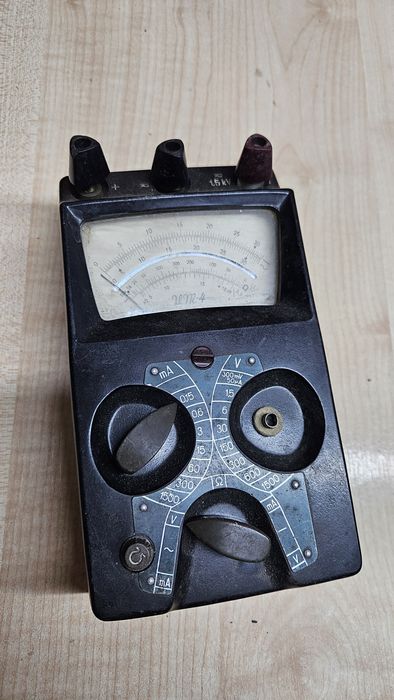 Retro miernik uniwersalny UM 4