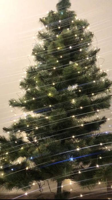 Искусственная ёлка красивая