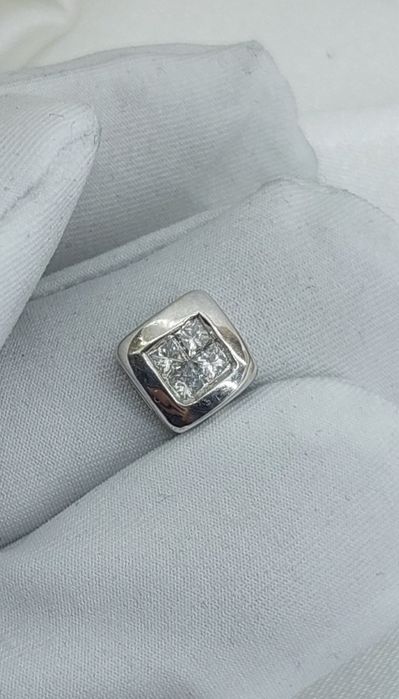 Золотий підвіс з діамантами