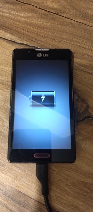 Telefon smartfon LG P710