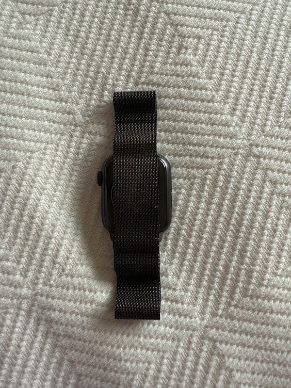 Apple Watch SE 40mm Milanese Loop