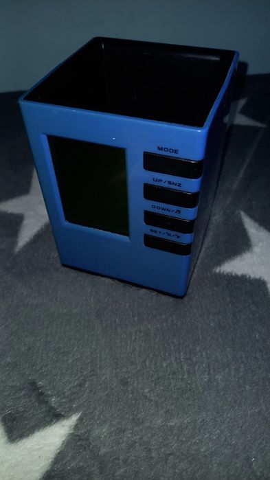 Organizer na biurko z zegarem, budzikiem i termometrem