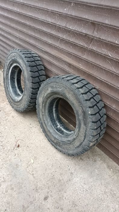 Шина цельнолитая к вилочным погрузчикам 7.00-12