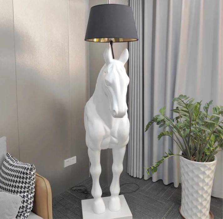 Lampa podłogowa Horse