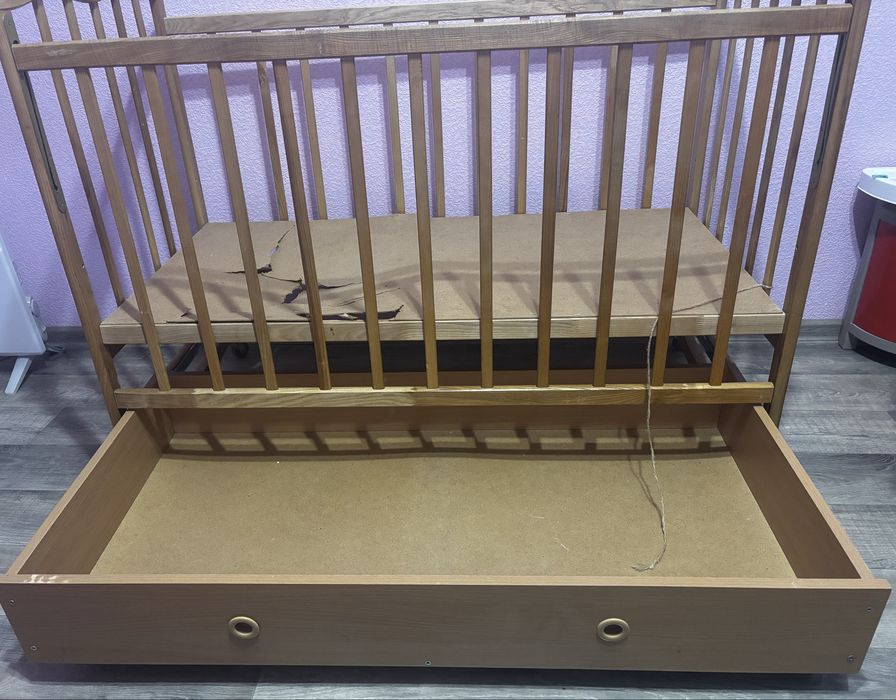 Детская кроватка. Дитяче ліжечко