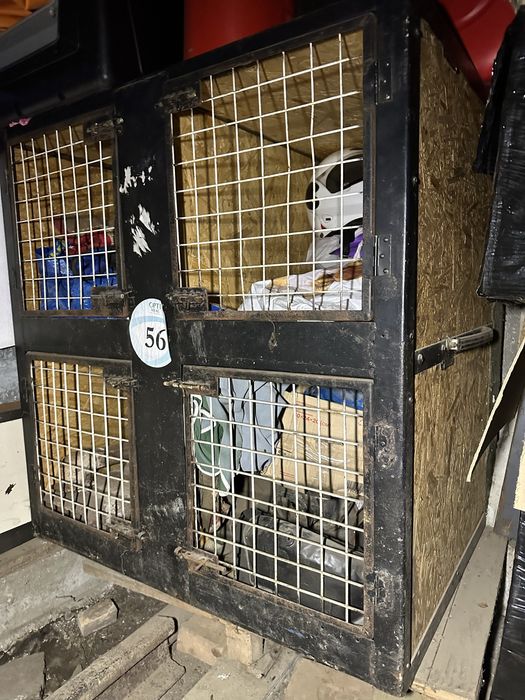 Клітка в автомобіль для чотирьох собак