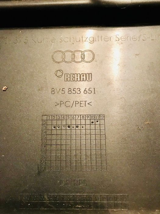 Решетка радиатора AUDI A3 , A4 ( grill )