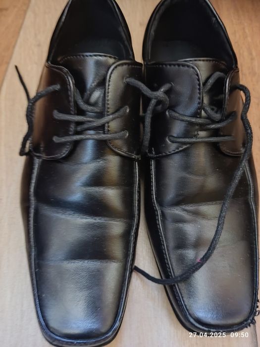 Eleganckie chłopięce buty rozm. 34