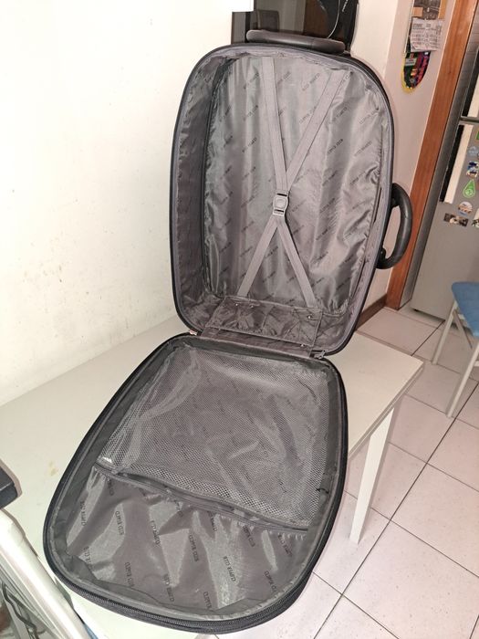 Vendo mala preta da clipper club em bom estado medidas 24×59×43