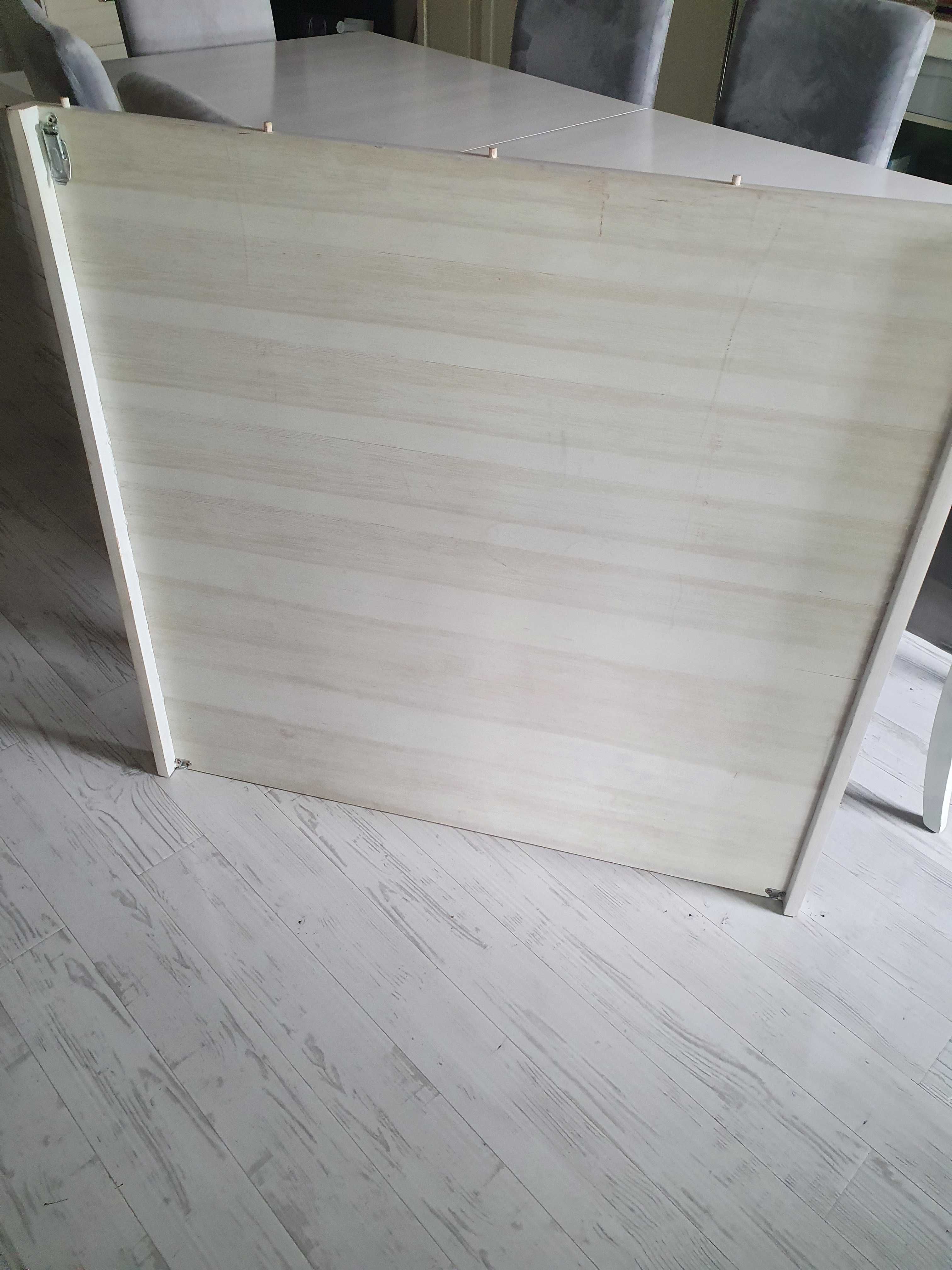 Drewniany biały stół rozkładany