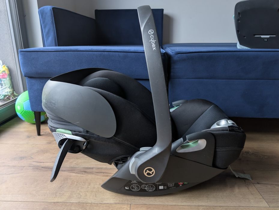 Fotelik Cybex cloud T i-size z bazą.