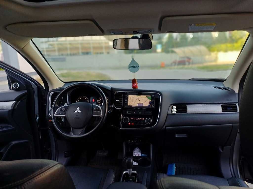 Outlander III 2.0 benzyna automat 7 osob skóra navi