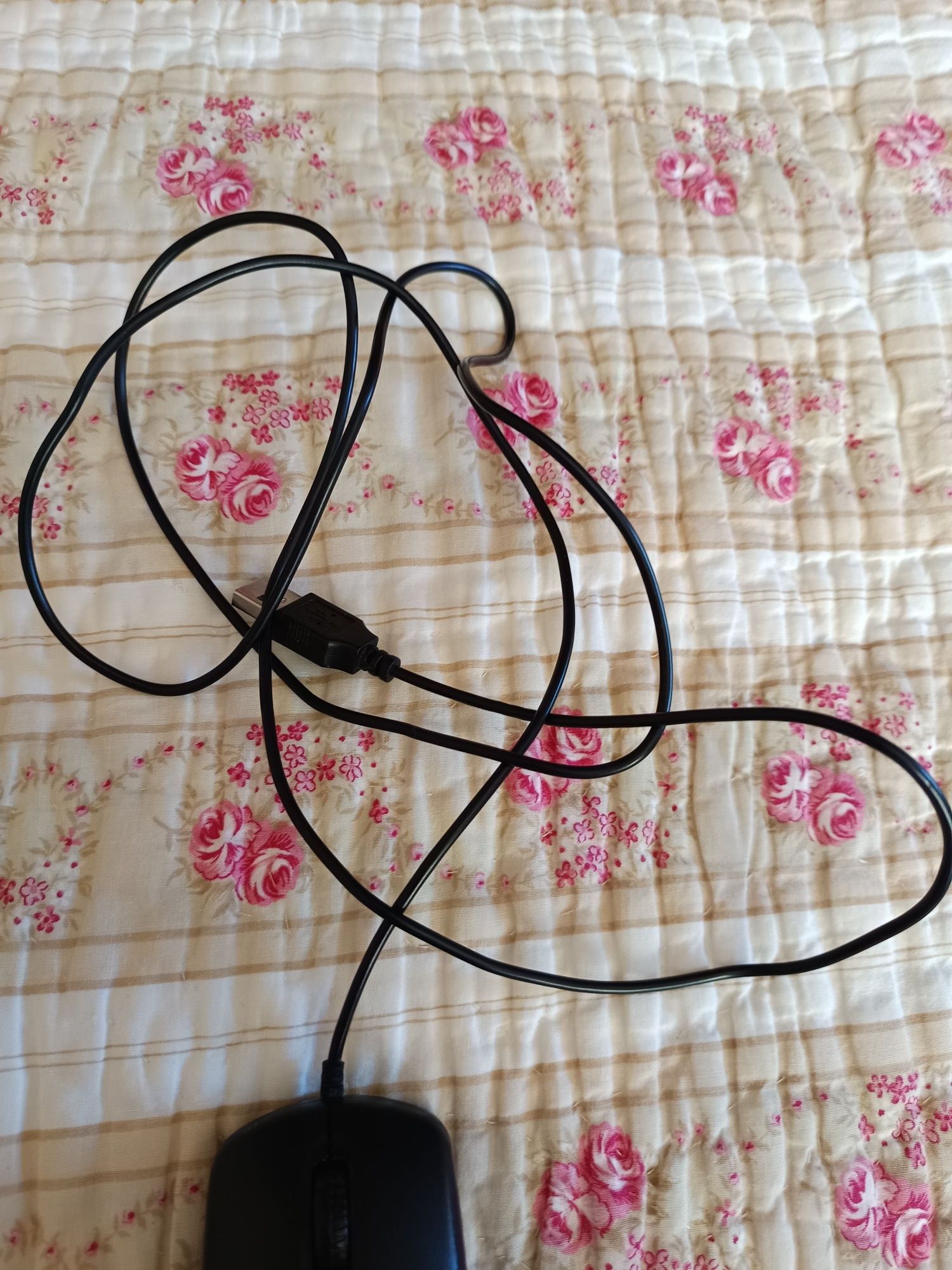 Rato com cabo USB