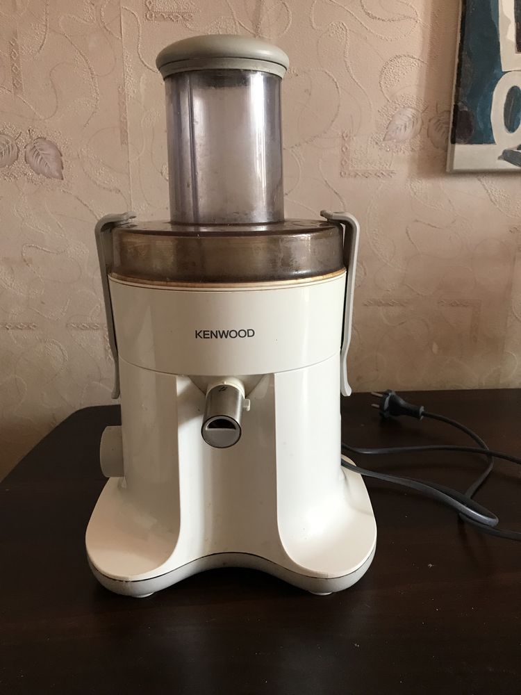 Соковыжималка Kenwood JE 680