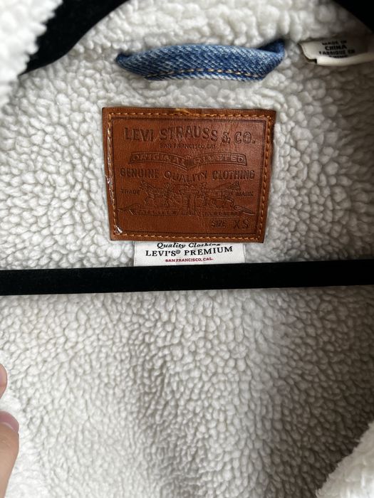 Жіноча джинсова куртка Levis Sherpa Trucker Jacket XS