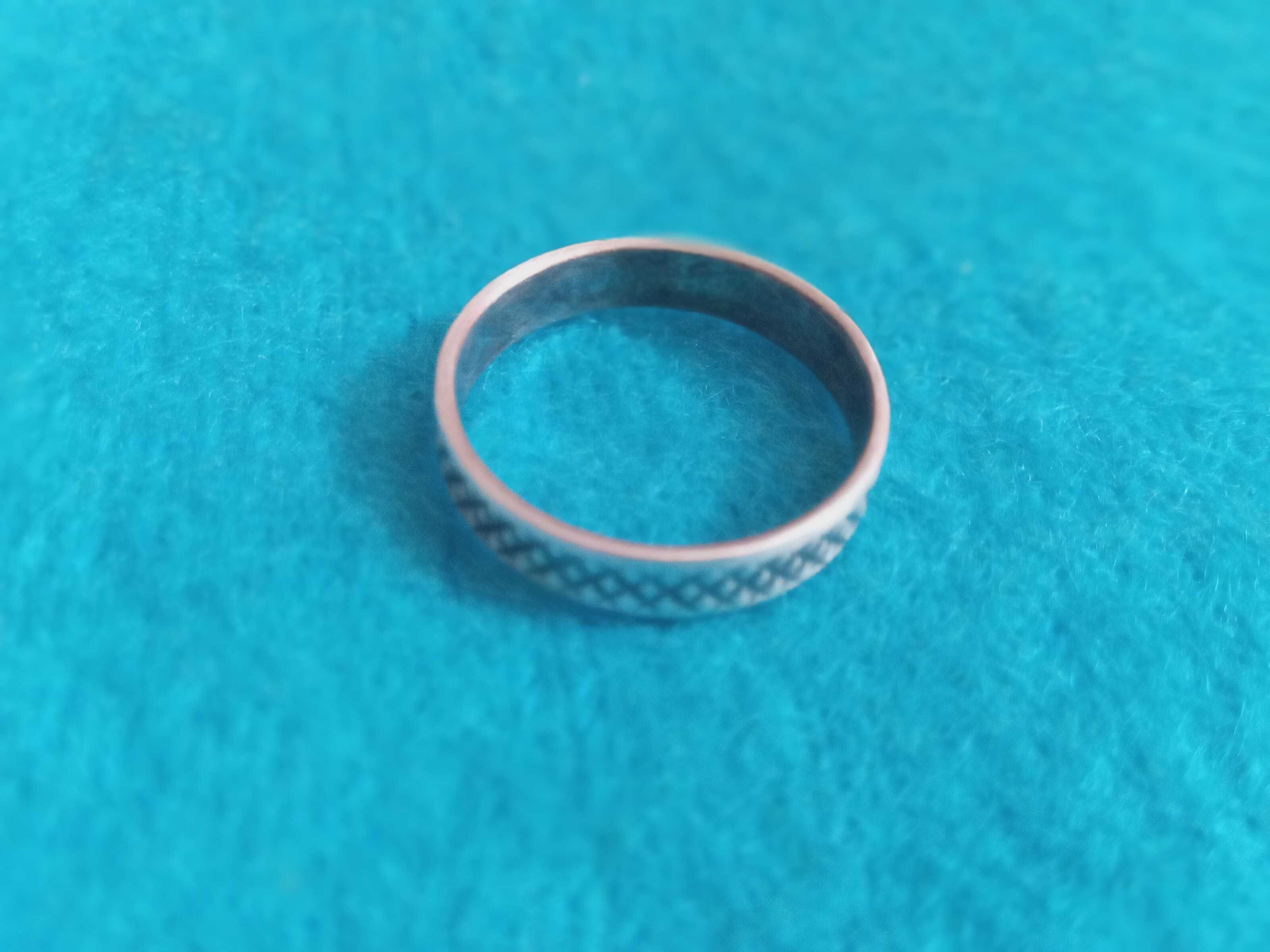 рефленое кольцо из серебра (проба 925)