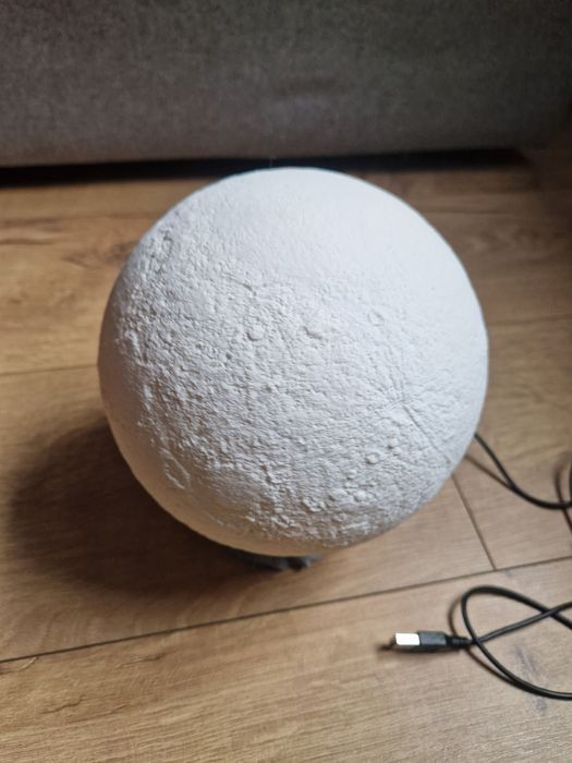 Nowa lampa w kształcie księżyca kosmos na usb
