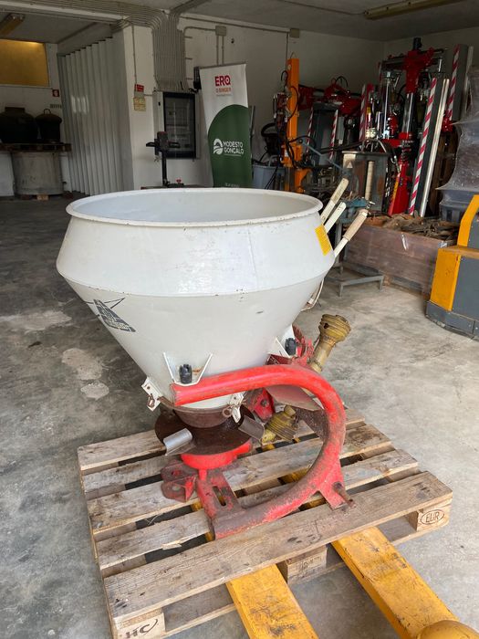 Expalhador de adubos