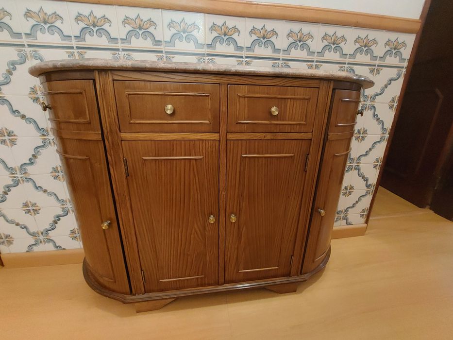 Consola com tampo em pedra