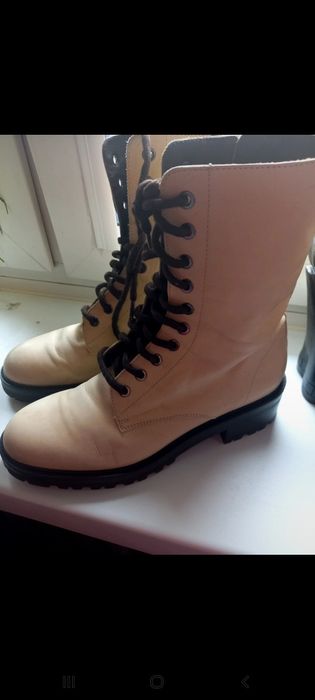 Buty zapinane na suwak ,nie ocieplane