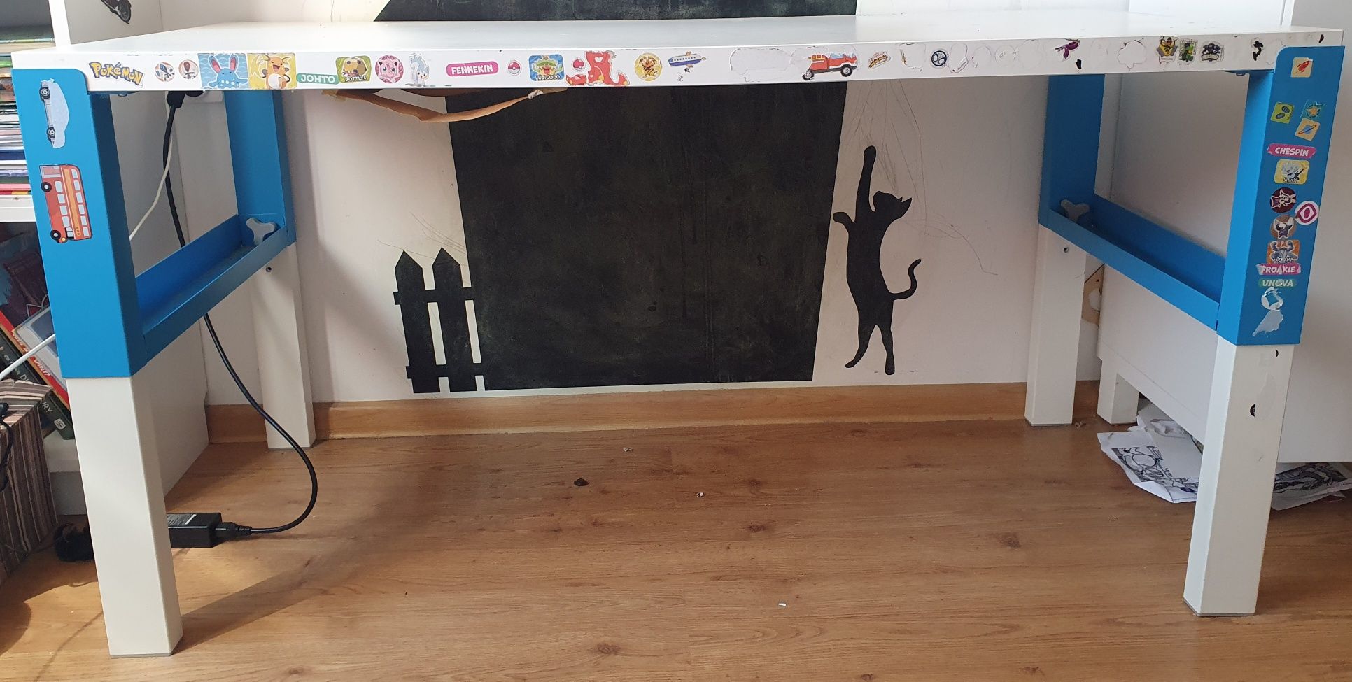 Biurko Ikea Pahl + krzesło Jules niebieskie dla dzieci