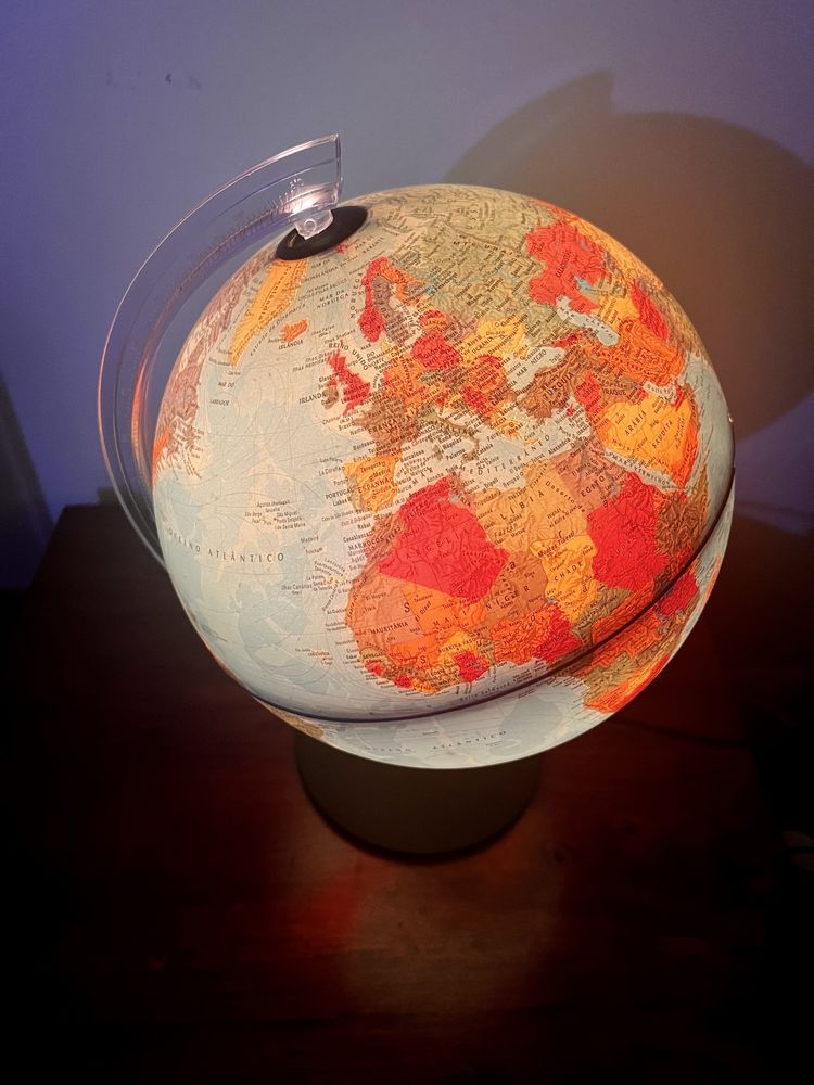 Globo terrestre iluminado