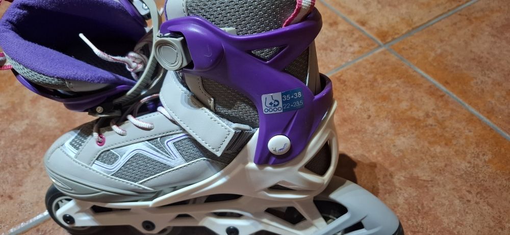 Conjunto patins em linha com proteções