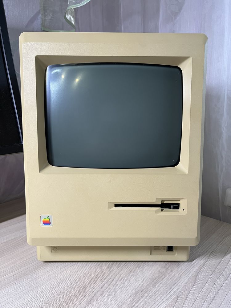 Apple Macintosh 512K 1986 года (ретро компьтер)