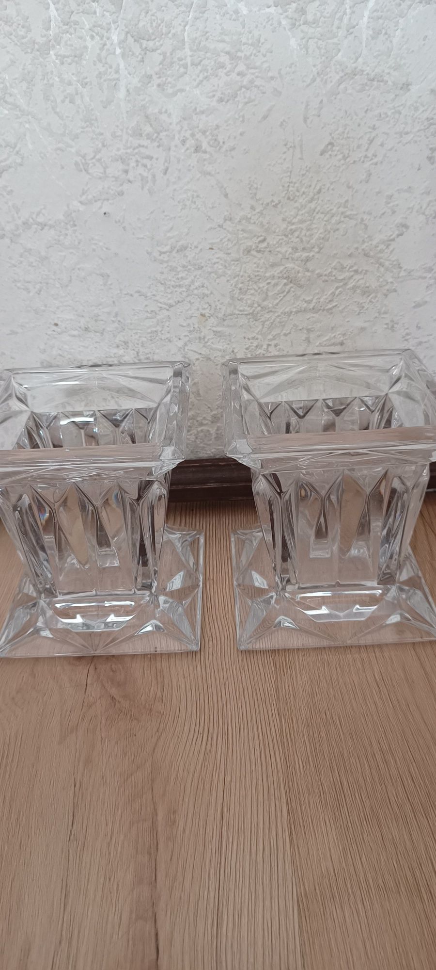 Dwa szklane wazony