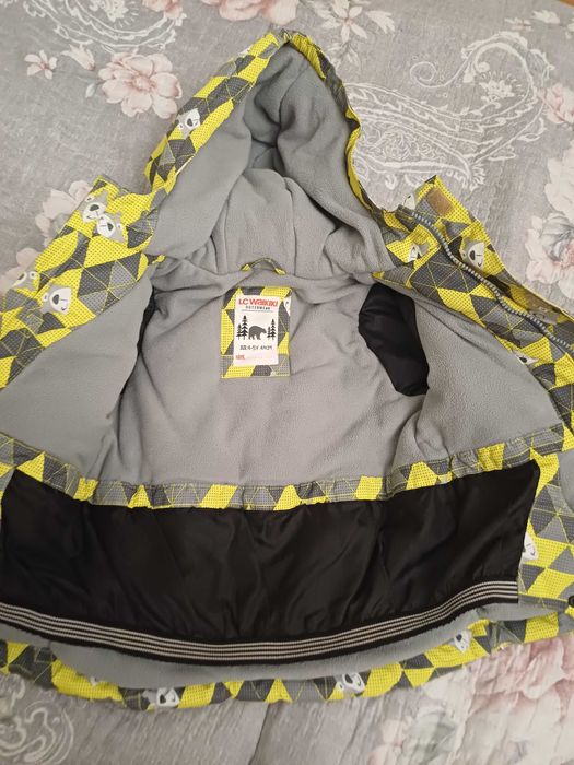 Хлопчача куртка на 4-5 років