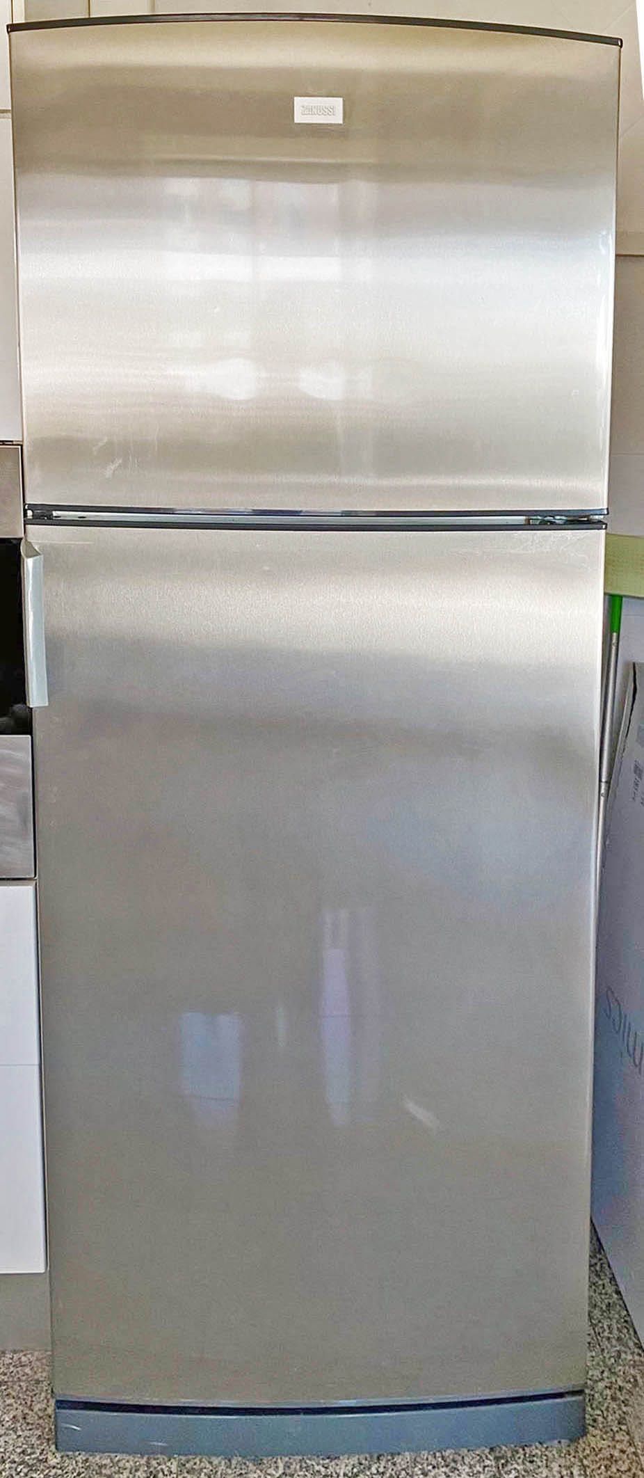 Frigorifico ZANUSSI com congelador - em inox ZRT