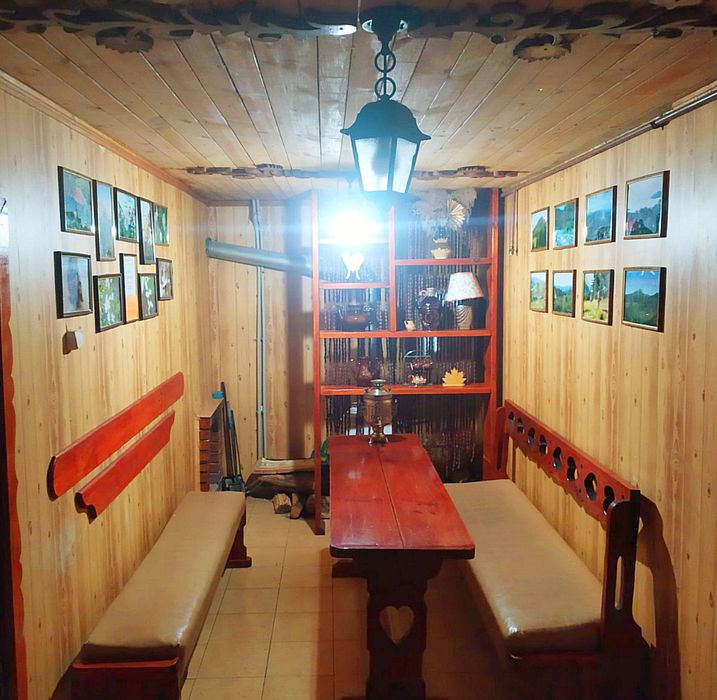 Будинок на березі річки