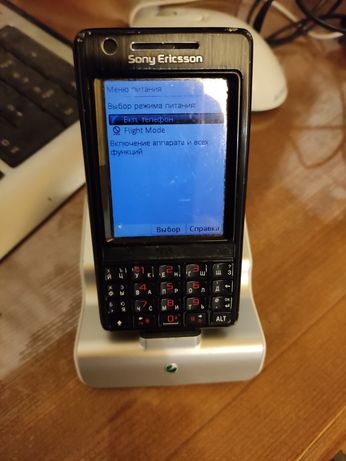 смартфон Sony Ericsson P1i с докстанцией CDS-65 и автозарядкой