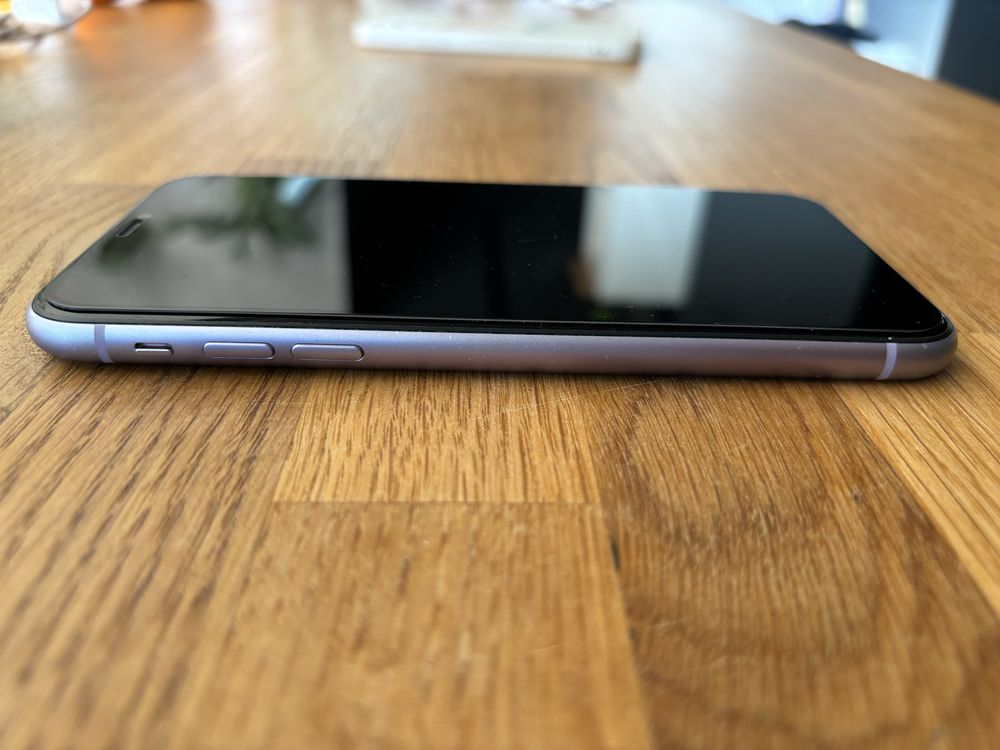Iphone 11 uzywany w bdb stanie plus obudowy szklo ochronne i ładowarka