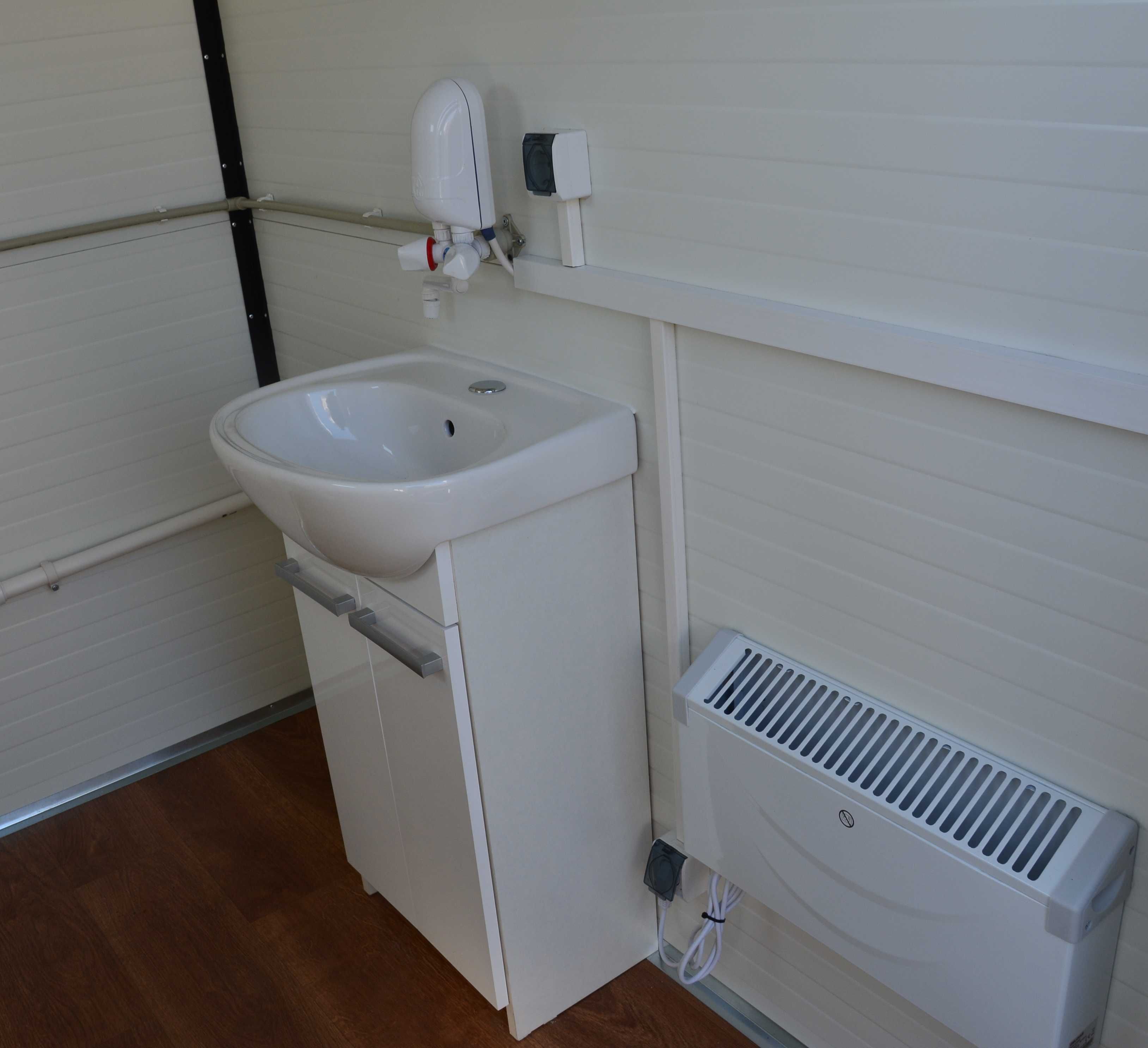KONTENER SANITARNY 2×2 m z pojemnikiem na fekalia – WC, prysznic itd.