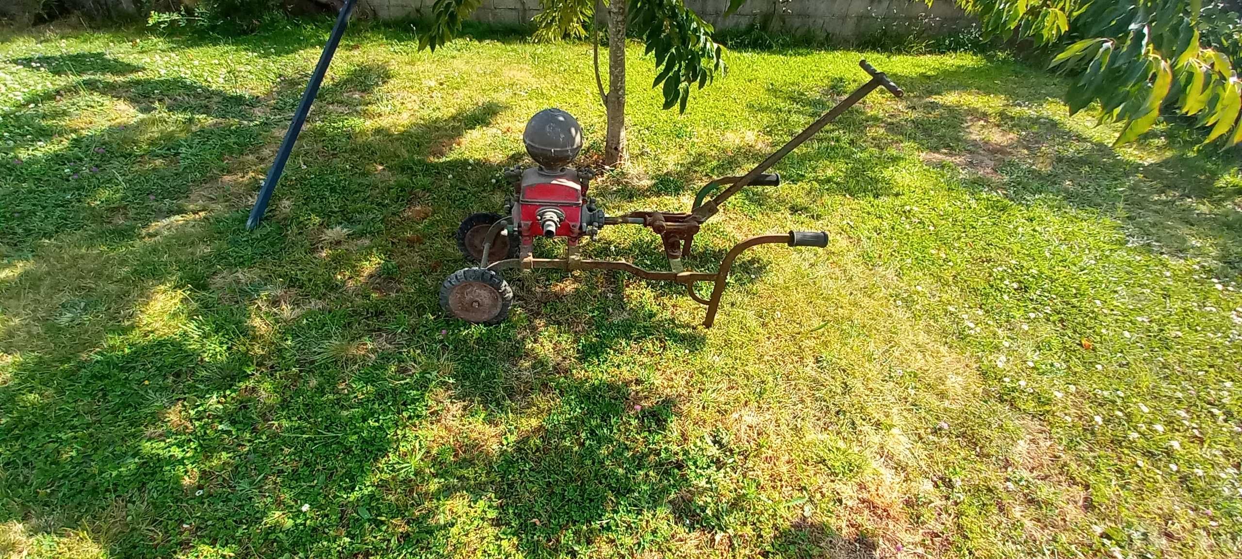 Bomba de Água Manual com Carrinho