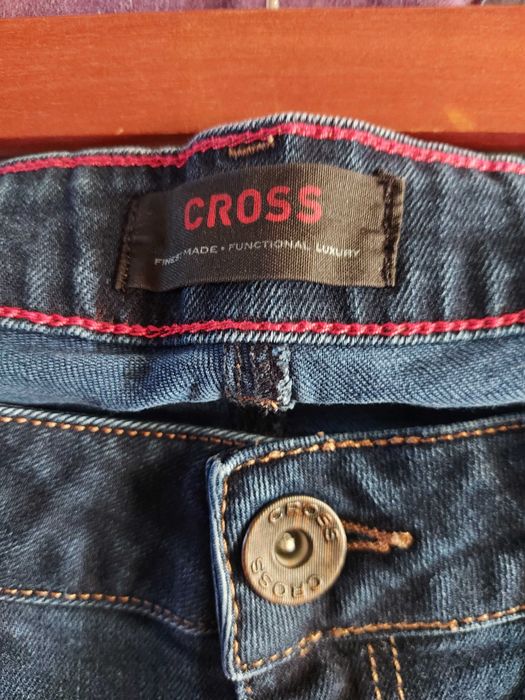 Spodnie jeansowe Cross.