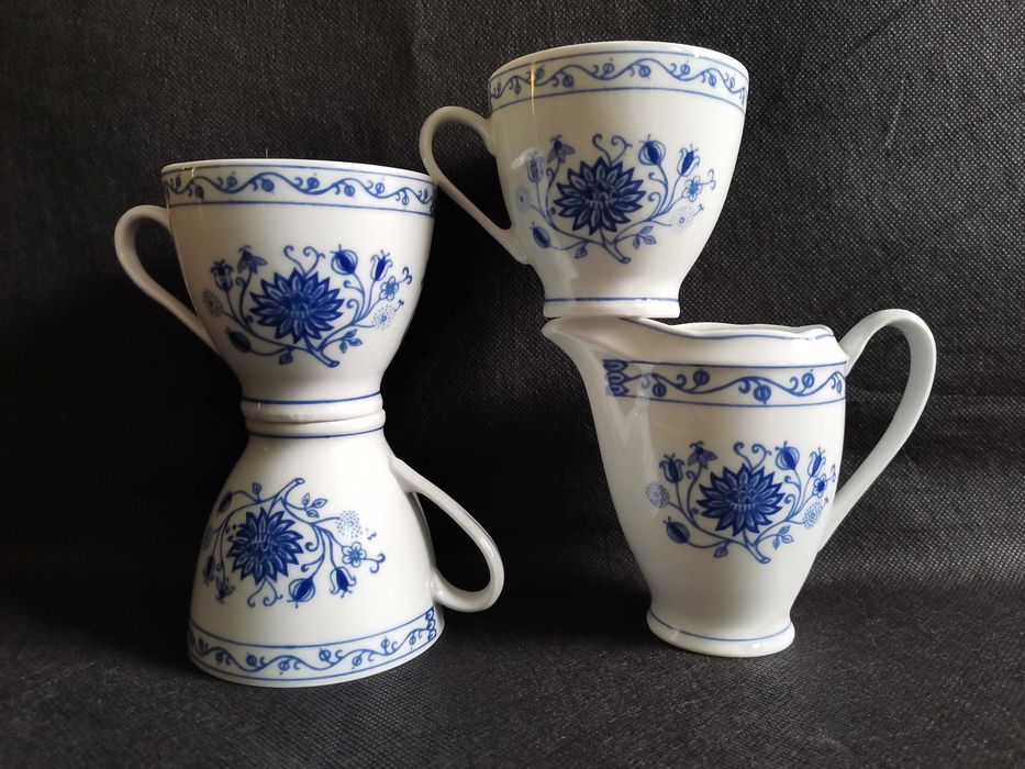 Stare, filiżanki i mlecznik serwis Feston porcelana Ćmielów W. Potacki