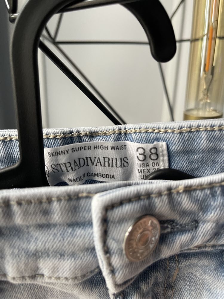 Jeansy stradivarius
