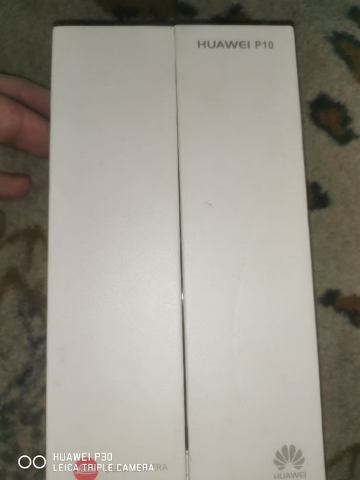 Смартфон Хуавей Р10 и мини телефон