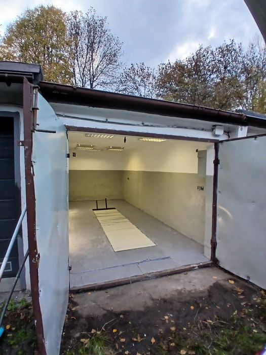 Garaż murowany z kanałem