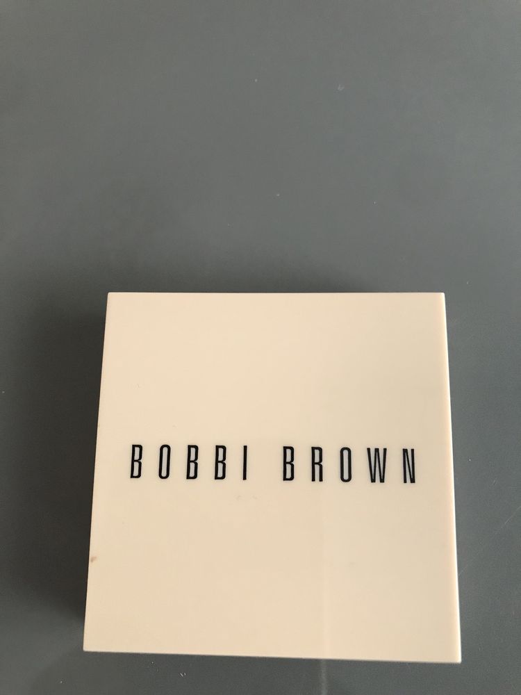 Bobbi Brown nude finish A42 puder rozswietlajacy